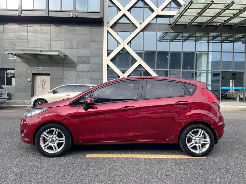 Ford Fiesta 2011 1.5L AT Fashion