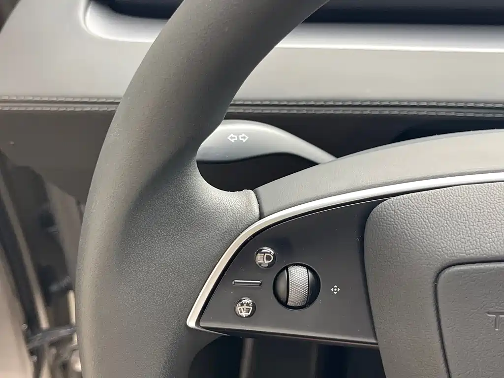 Tesla Model Y L — миниатюра 17