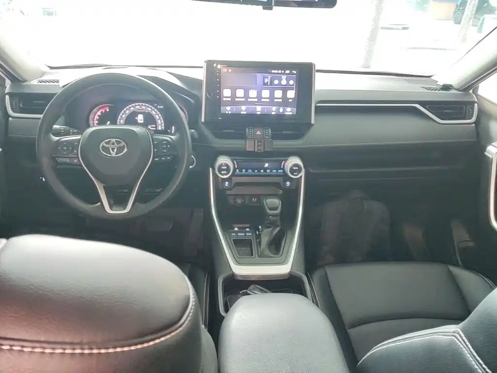 Toyota RAV4 — миниатюра 10