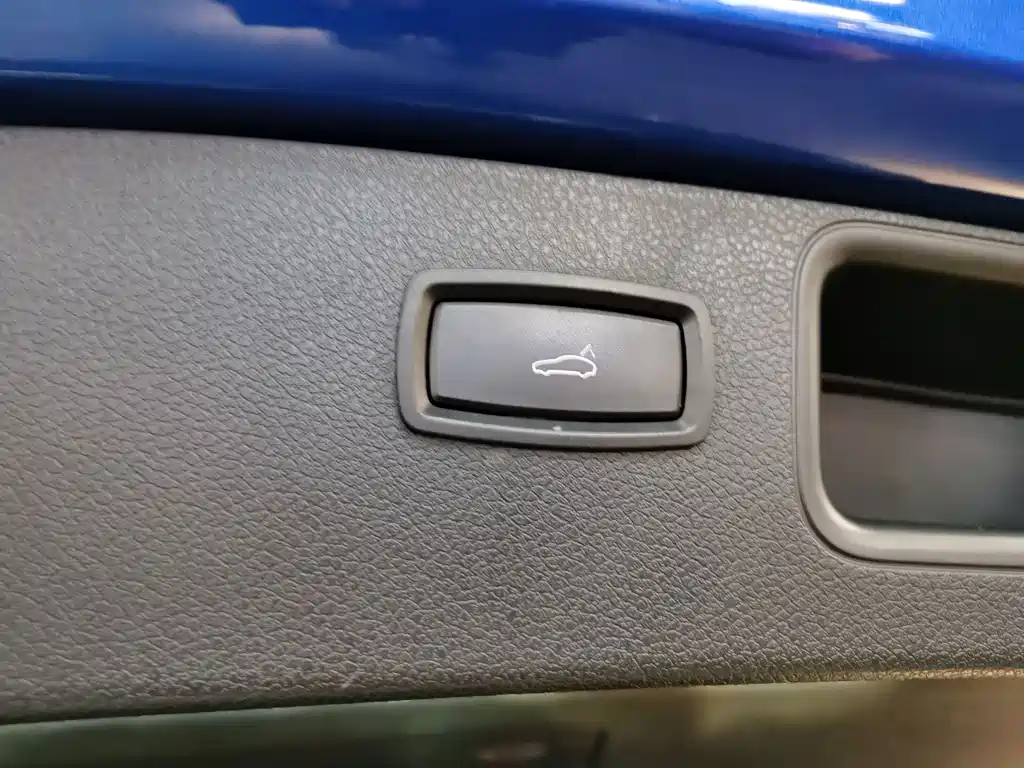 Porsche Macan — миниатюра 12