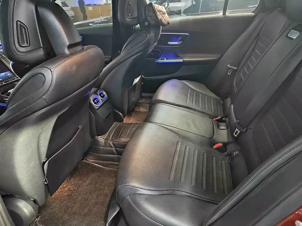 Mercedes-Benz C-Class — миниатюра 7