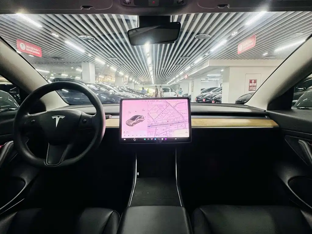 Tesla Model 3 — миниатюра 7
