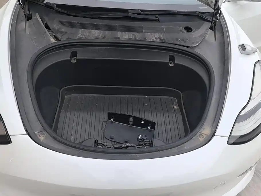 Tesla Model 3 — миниатюра 10