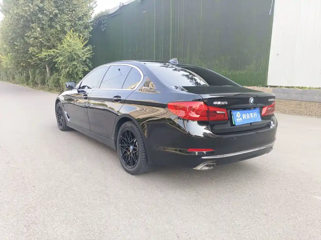 BMW 5 Series New Energy — миниатюра 16