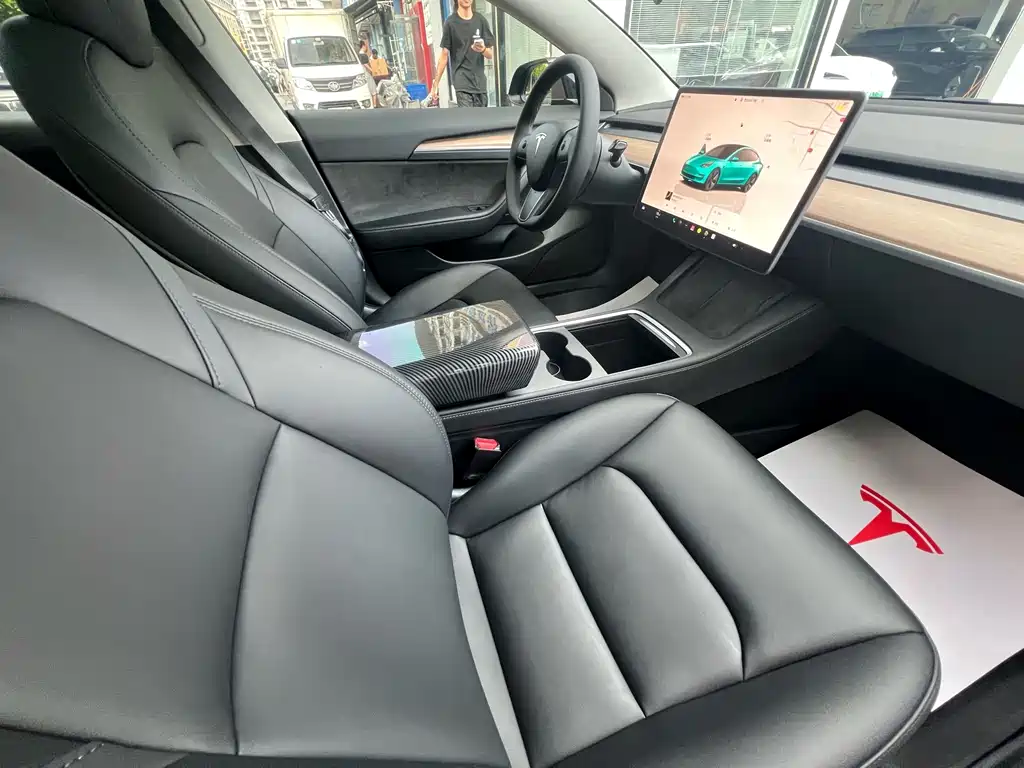 Tesla Model 3 — миниатюра 9
