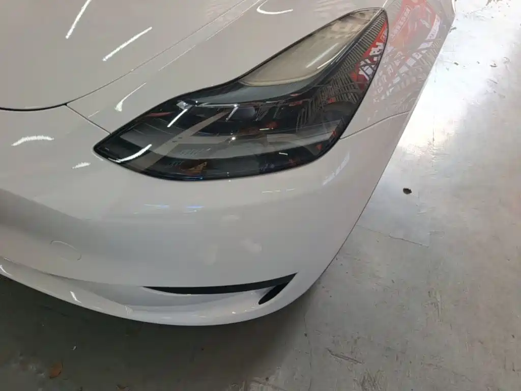 Tesla Model Y — миниатюра 24