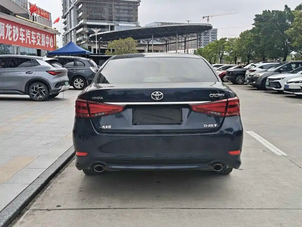Toyota Crown — миниатюра 8