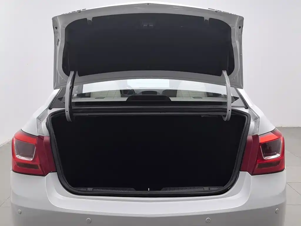 Chevrolet Cruze — миниатюра 16
