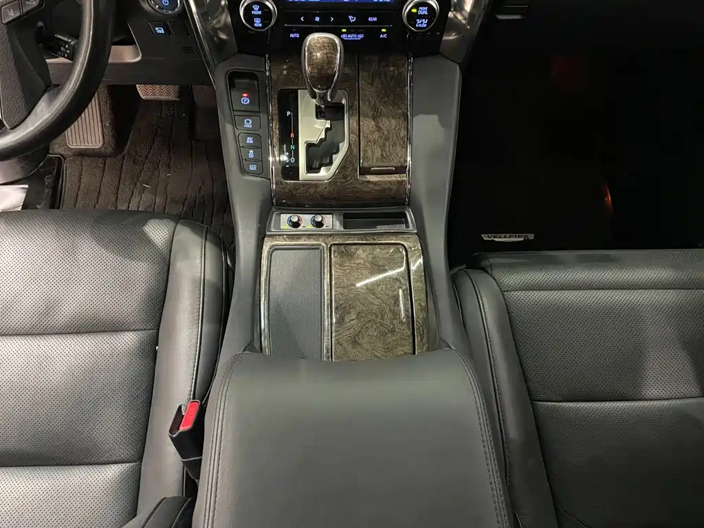 Toyota Vellfire — миниатюра 4