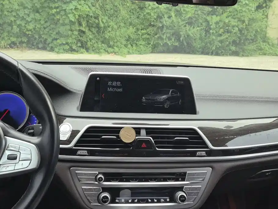 BMW 7 Series — миниатюра 13
