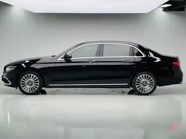 Mercedes-Benz E-Class 2023 — фото 7