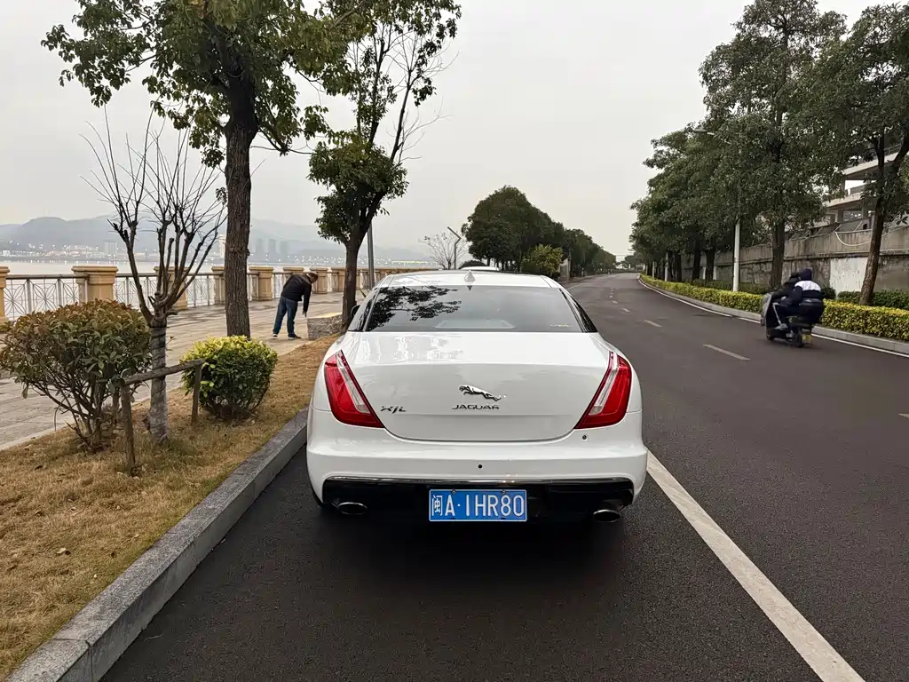 JAGUAR XJ