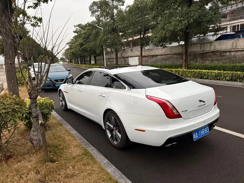 JAGUAR XJ