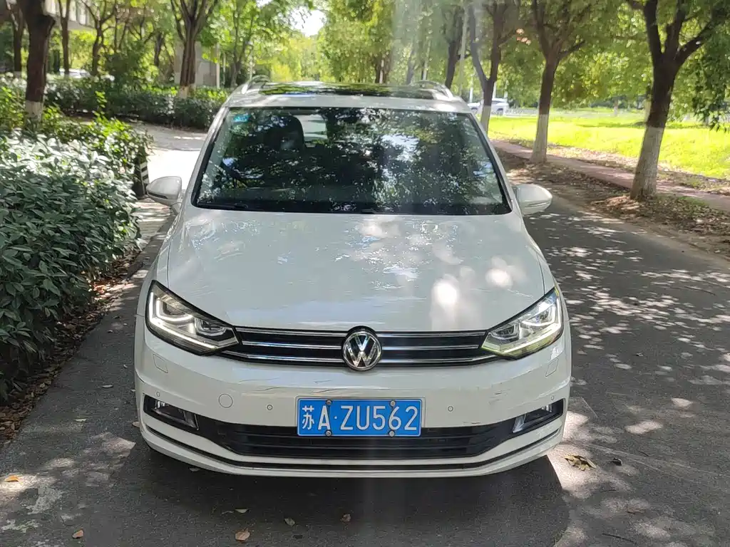 Volkswagen Touran — миниатюра 2