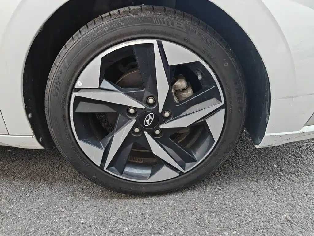 Hyundai Elantra — миниатюра 8
