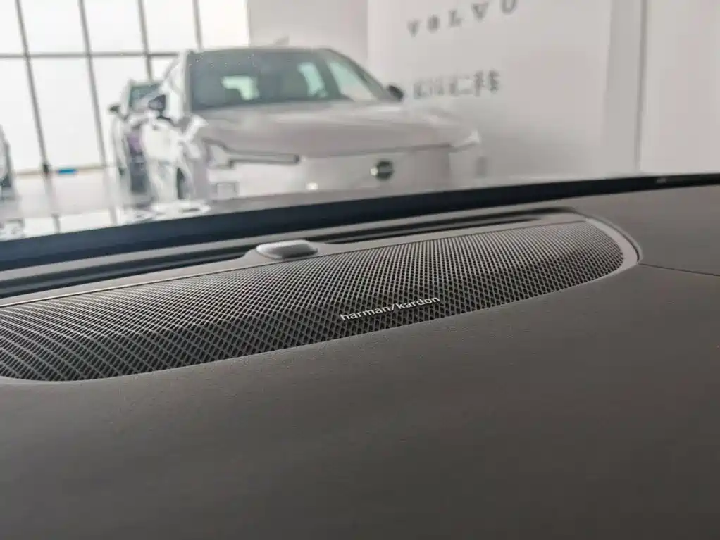 Volvo S90 PHEV — миниатюра 11