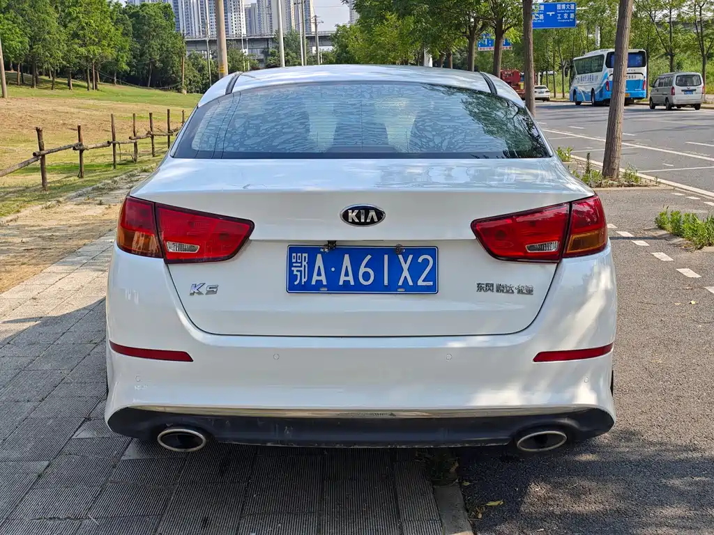 Kia K5 2014 2.0L AT GLS