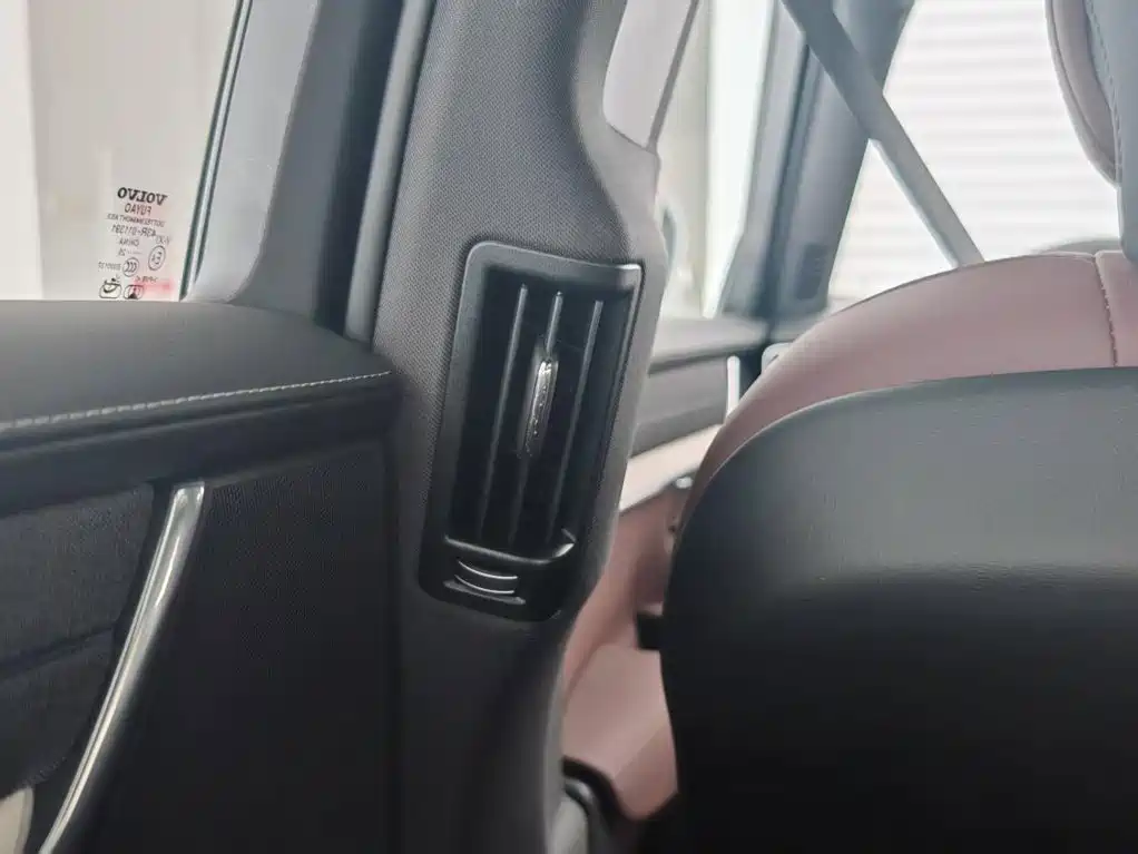 Volvo S90 PHEV — миниатюра 22