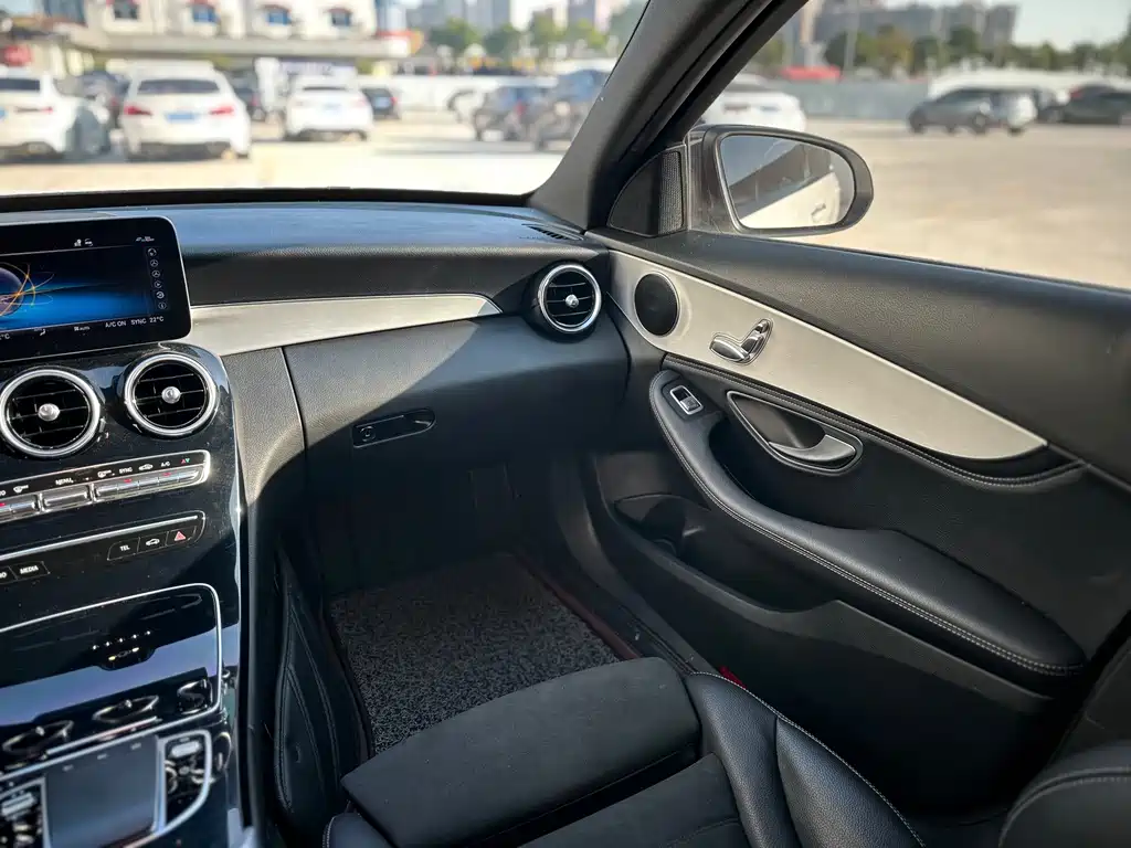 Mercedes-Benz C-Class — миниатюра 14