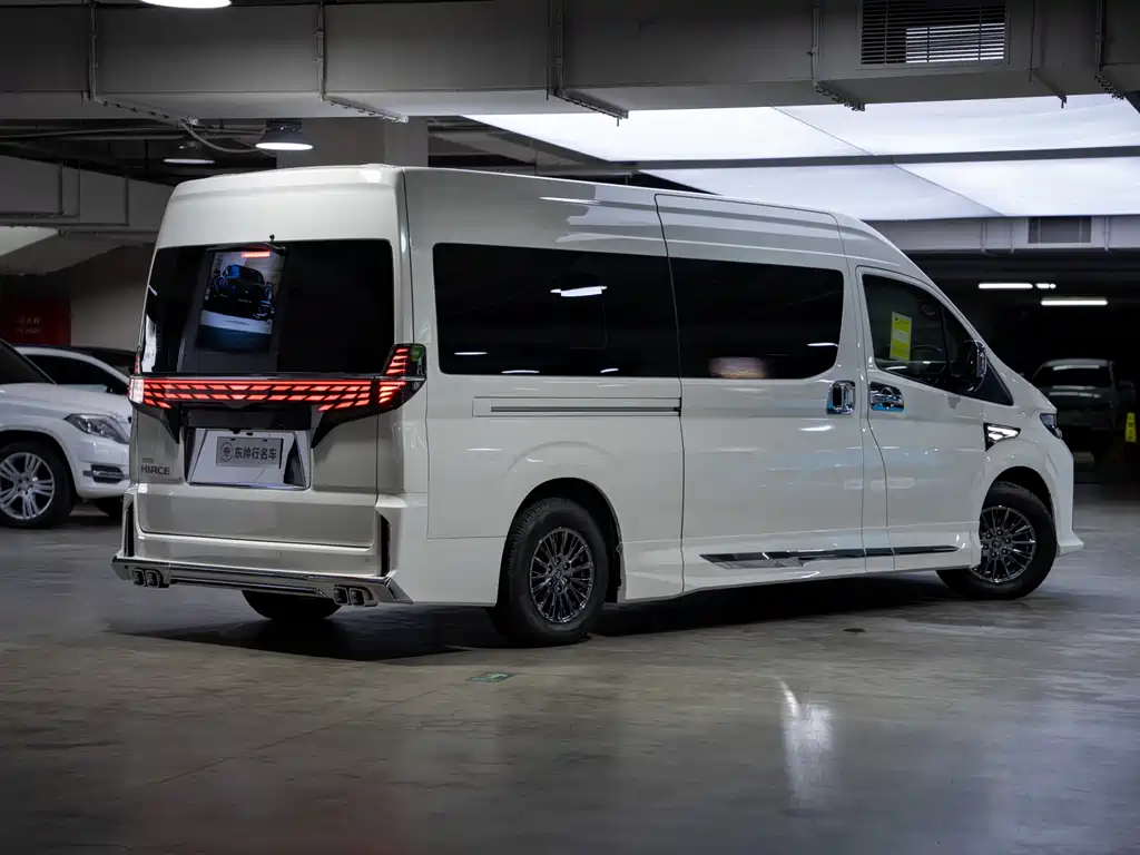 Toyota Hiace — миниатюра 4