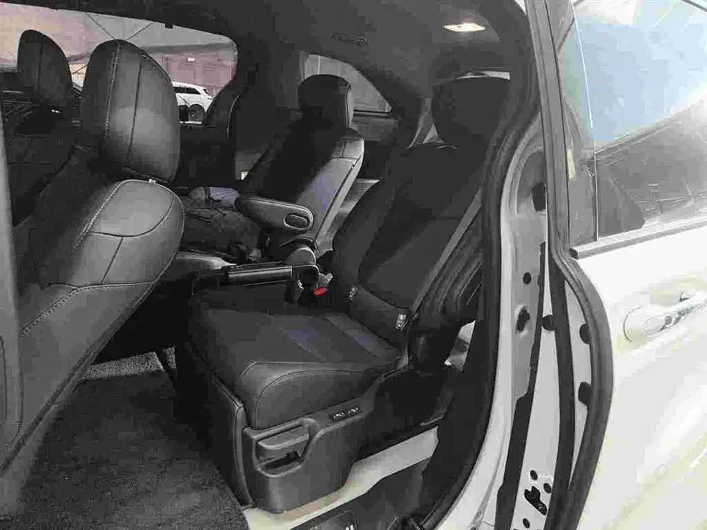 Toyota Sienna — миниатюра 7