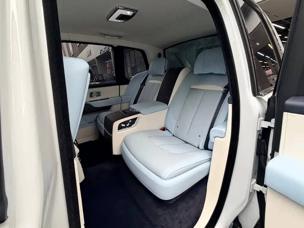 Rolls-Royce Cullinan — миниатюра 9