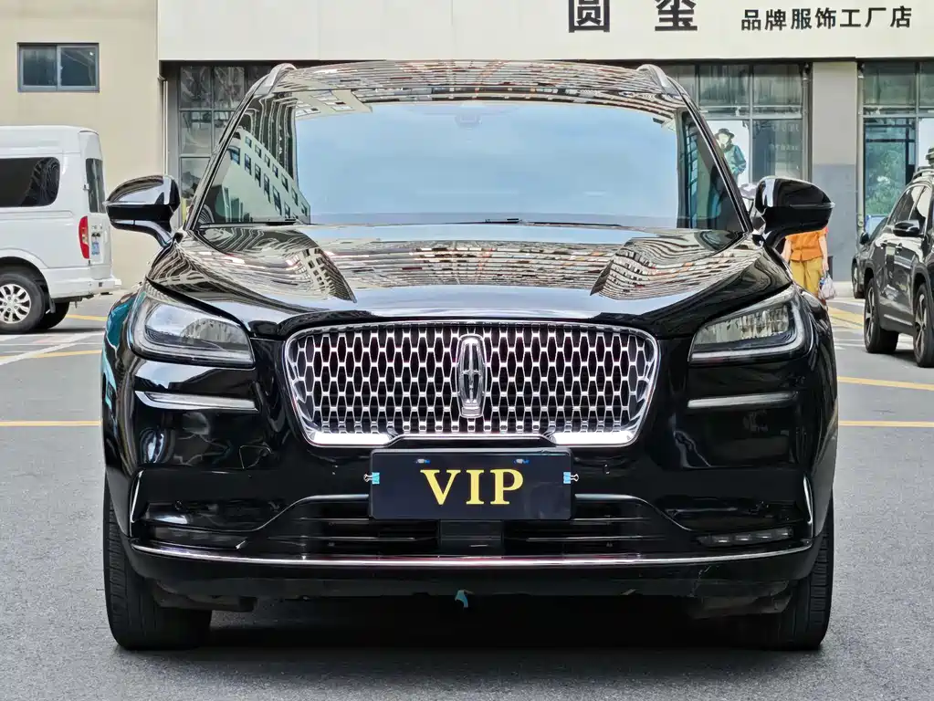 Lincoln Corsair — миниатюра 2