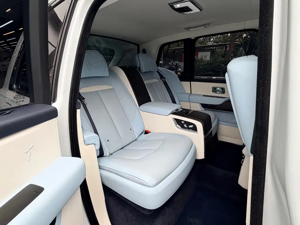 Rolls-Royce Cullinan — миниатюра 7