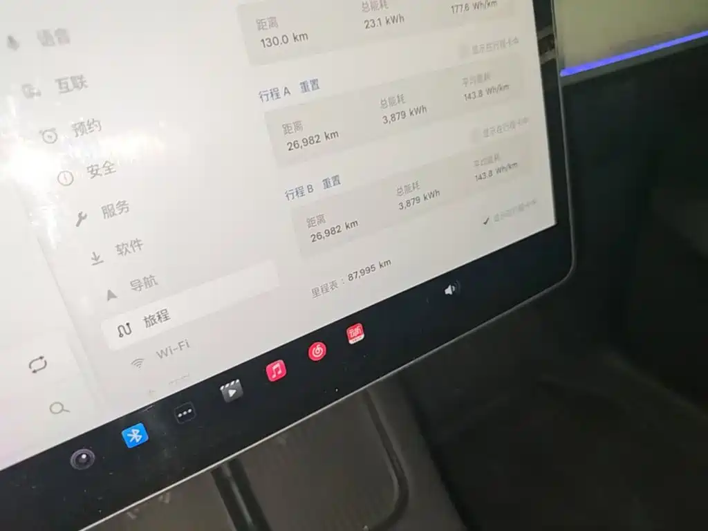 Tesla Model Y — миниатюра 12