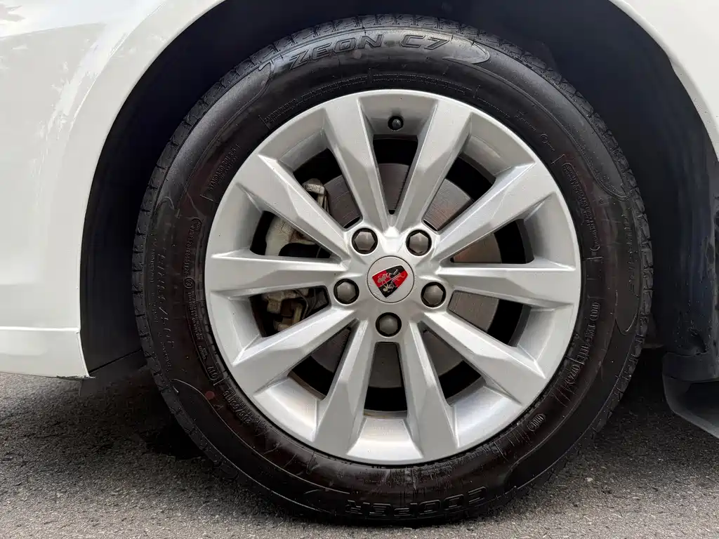 Roewe i6 New Energy — миниатюра 17