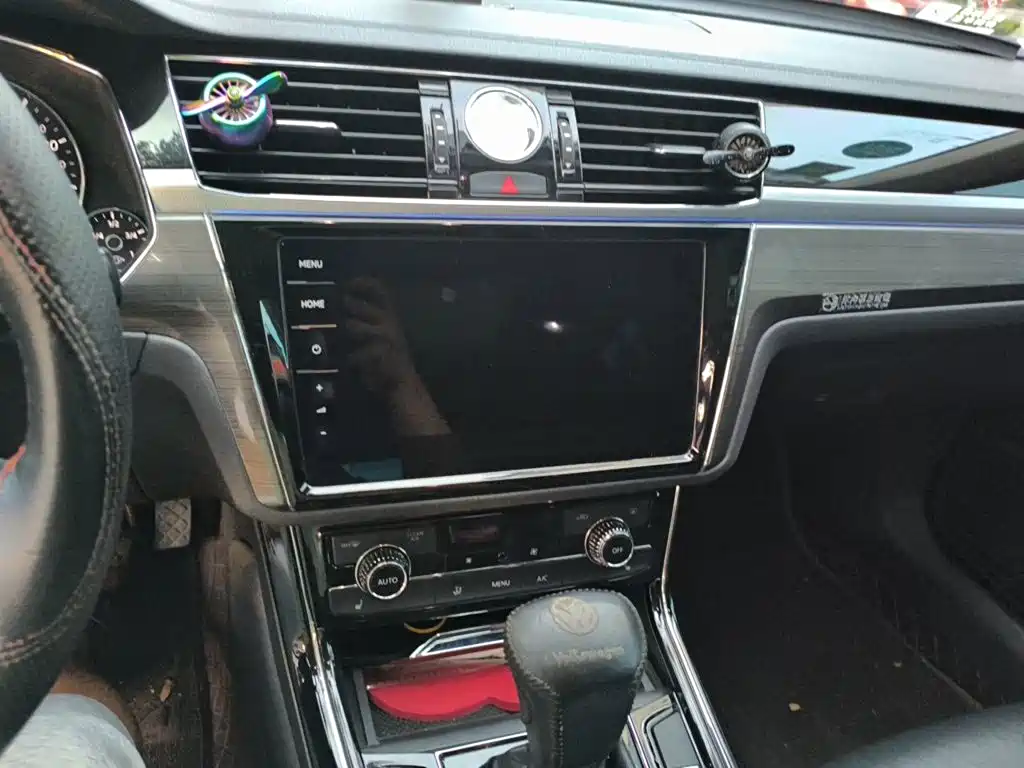 Volkswagen Phideon — миниатюра 9