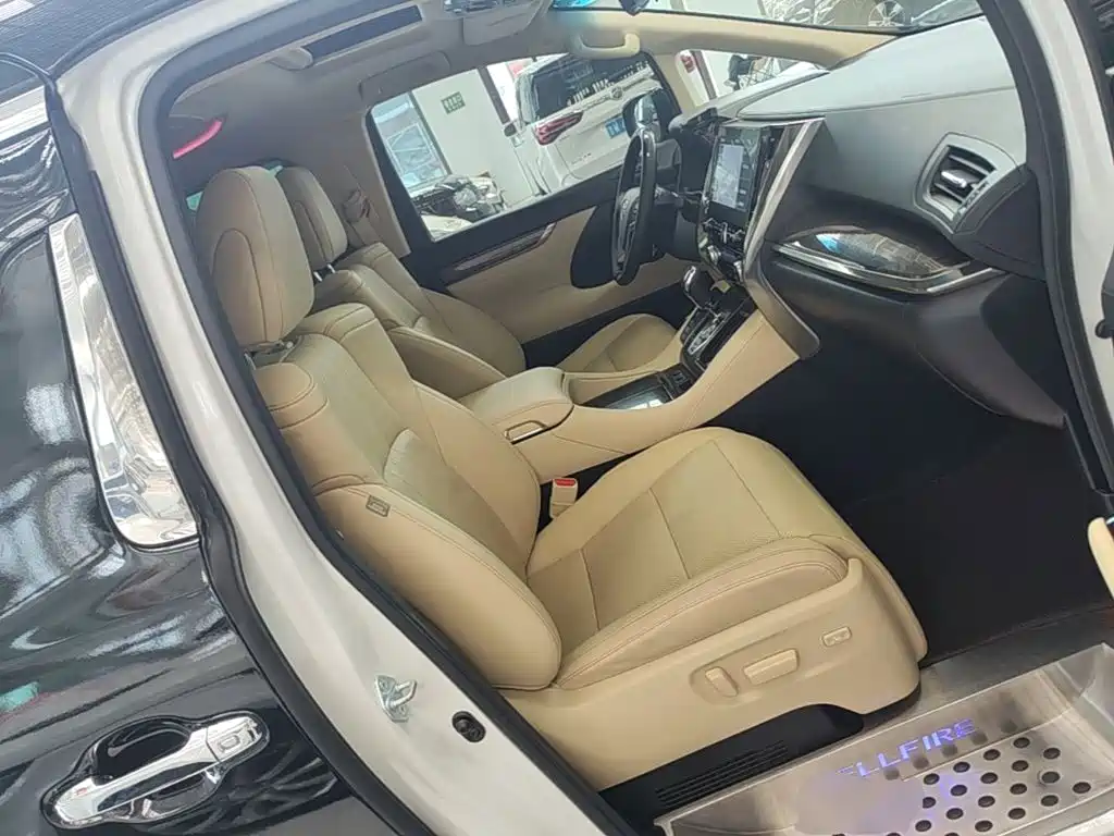 Toyota Vellfire — миниатюра 25