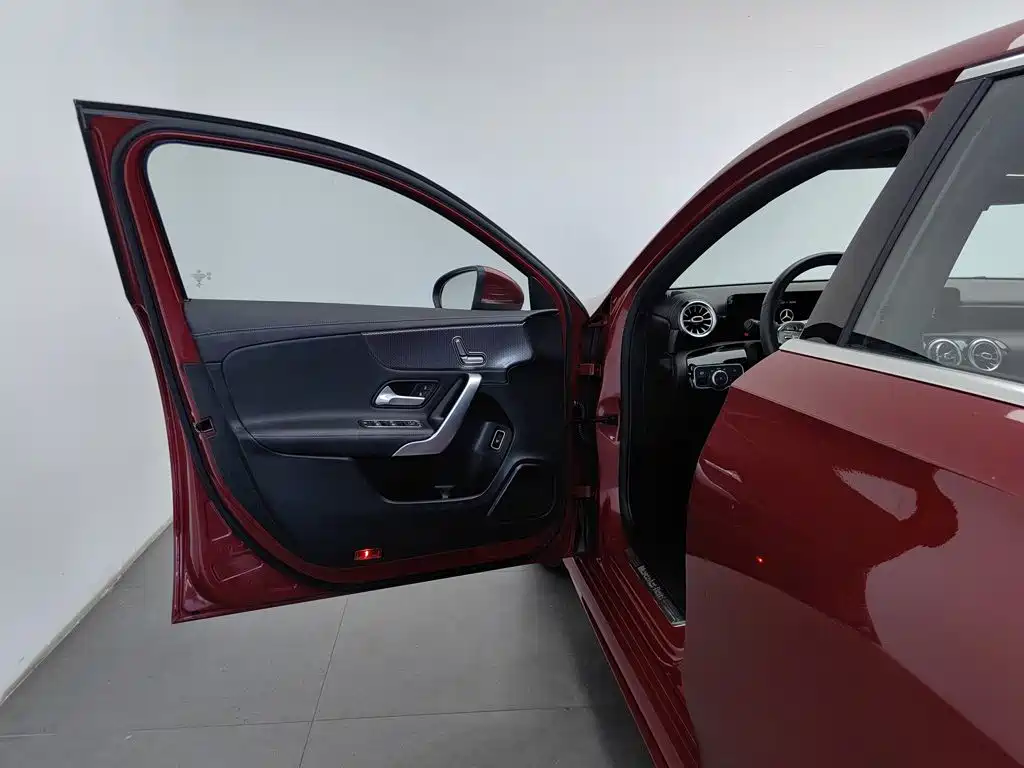Mercedes-Benz A-Class — миниатюра 8