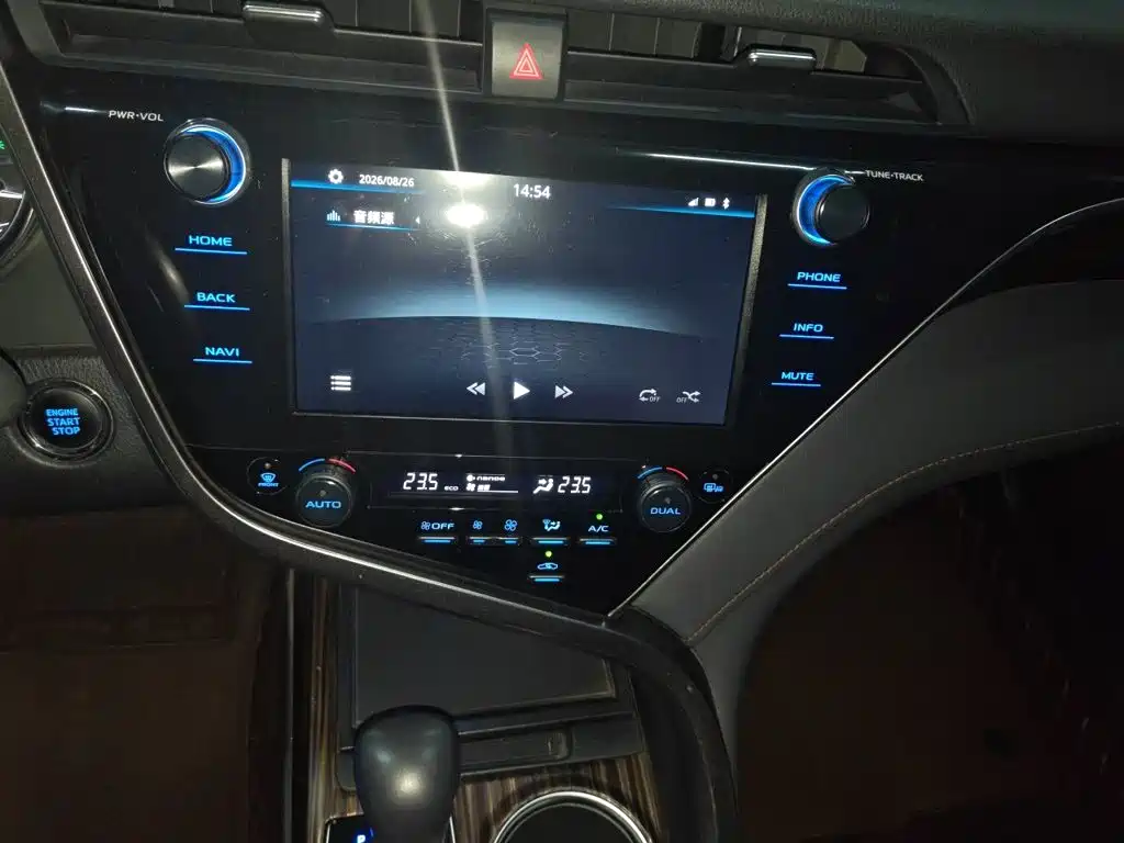 Toyota Camry — миниатюра 9