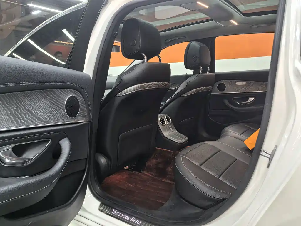 Mercedes-Benz E-Class — миниатюра 7