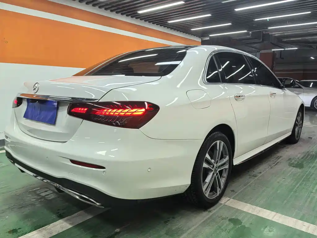 Mercedes-Benz E-Class — миниатюра 10