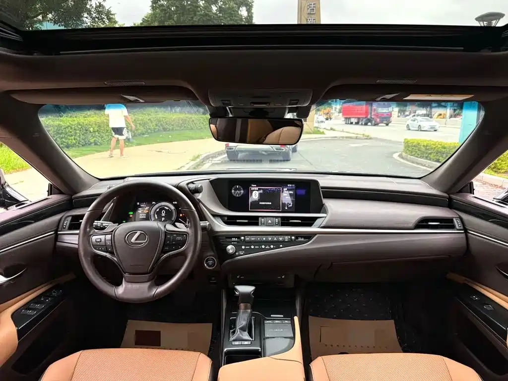 Lexus ES — миниатюра 9