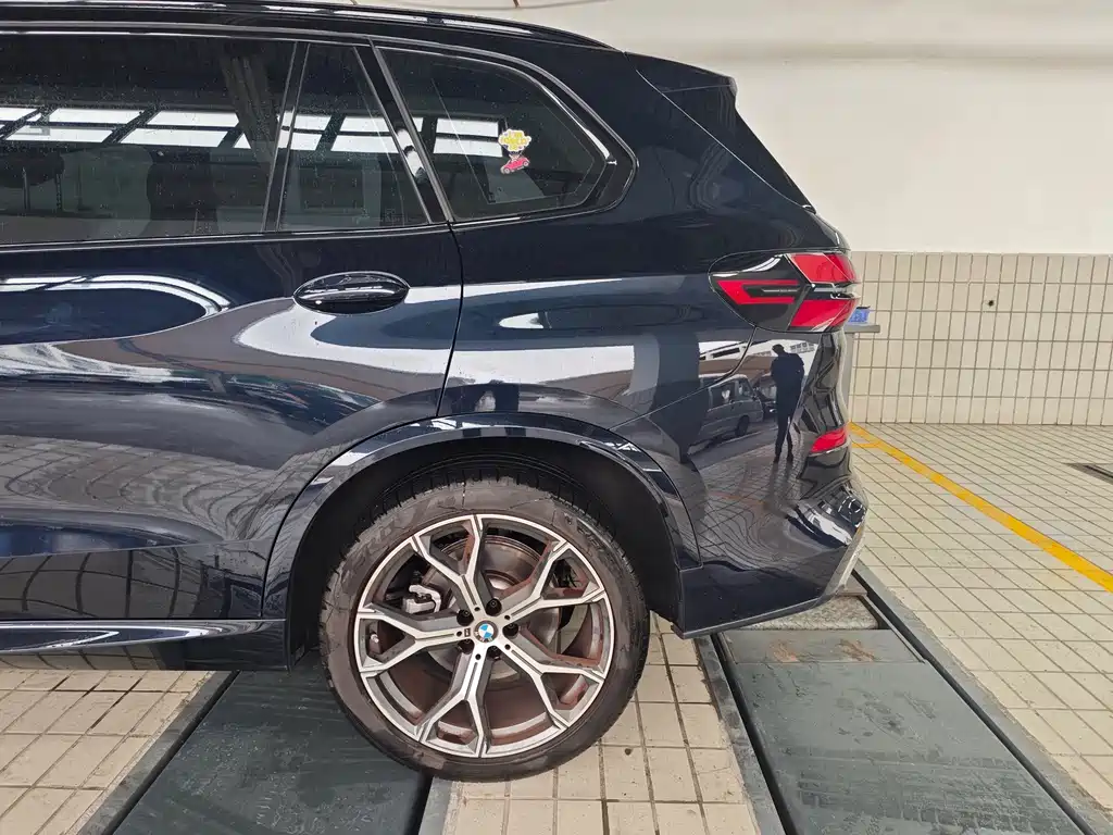 BMW X5 2023 xDrive 30Li Premium M Sport