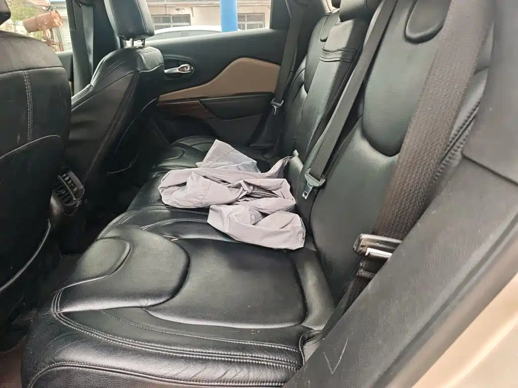 Jeep Cherokee — миниатюра 13