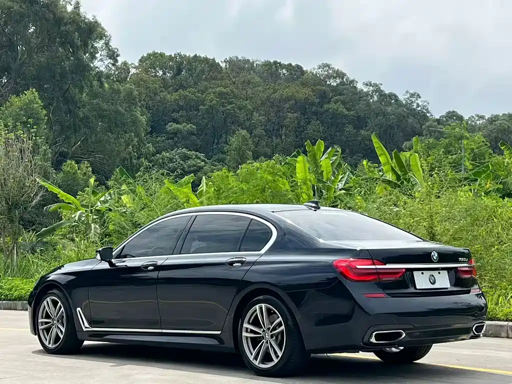 BMW 7 Series — миниатюра 3