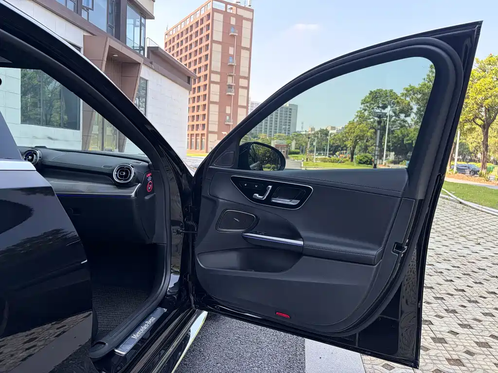 Mercedes-Benz C-Class — миниатюра 14