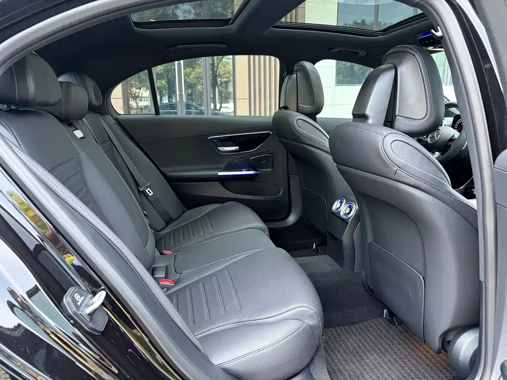 Mercedes-Benz C-Class — миниатюра 16