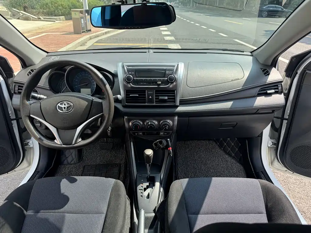 Toyota Yaris L — миниатюра 13