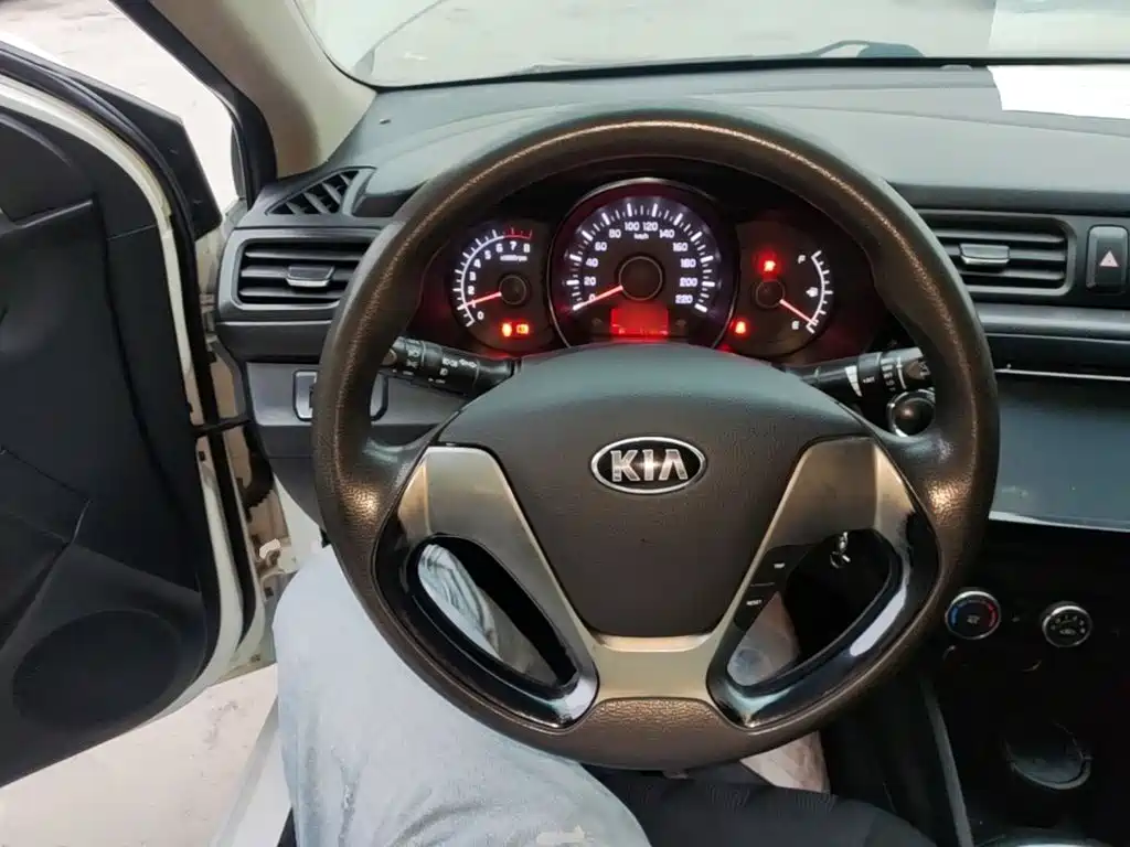 Kia K2 — миниатюра 11