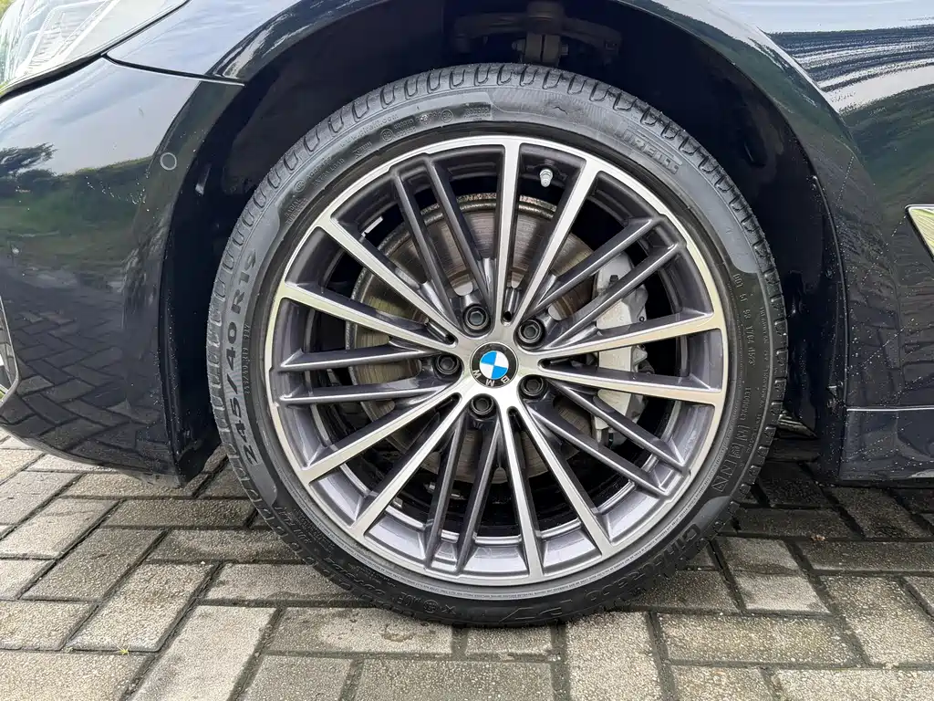 BMW 5 Series — миниатюра 22