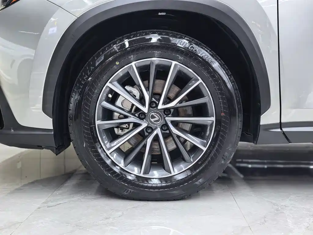 Lexus NX — миниатюра 36