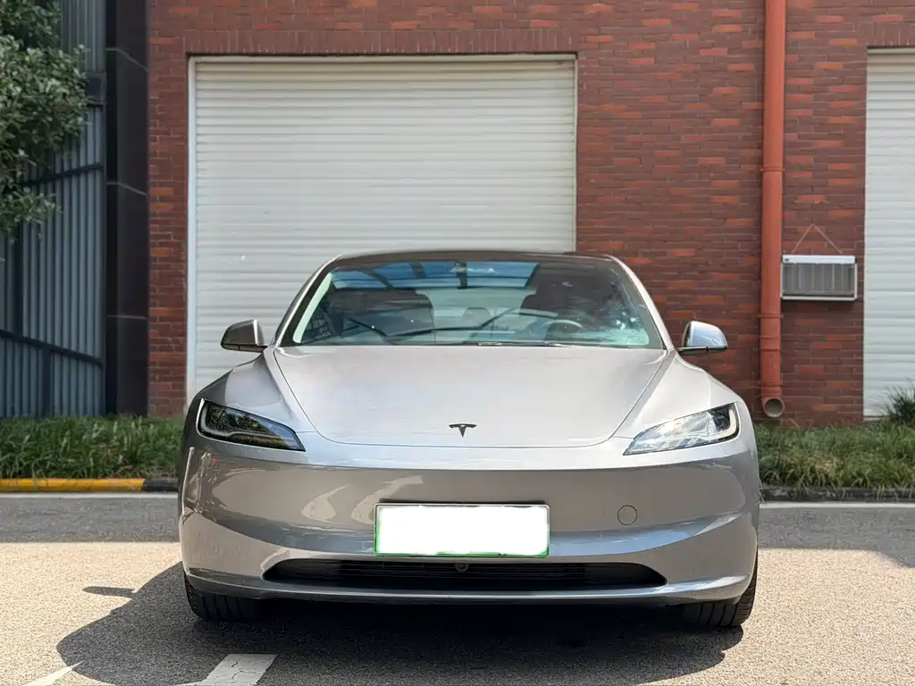 Tesla Model 3 — миниатюра 2