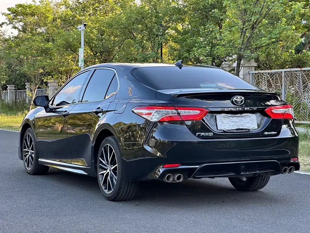 Toyota Camry — миниатюра 4