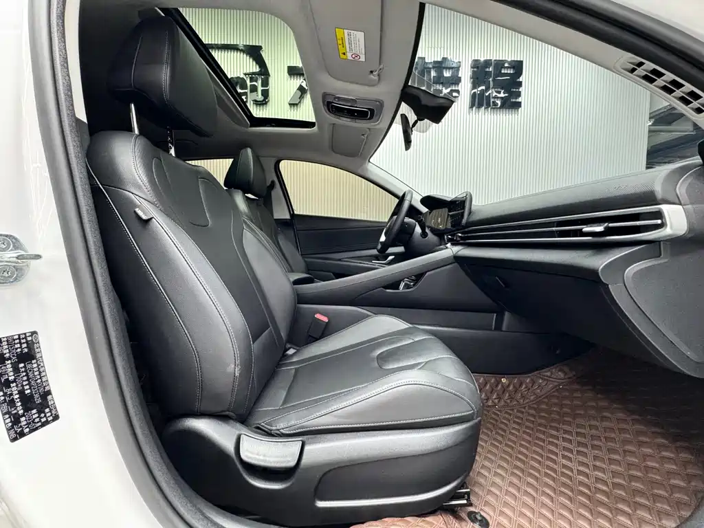 Hyundai Elantra — миниатюра 11
