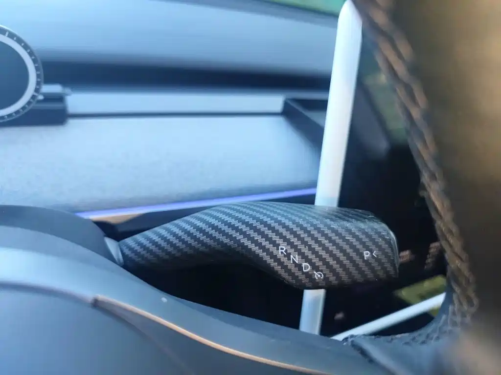 Tesla Model Y — миниатюра 15